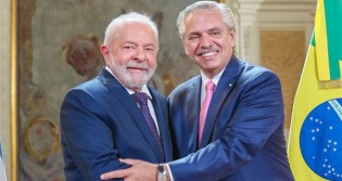 Em evidente ‘realidade paralela’, Lula perde a noção e volta a elogiar economia da Argentina…