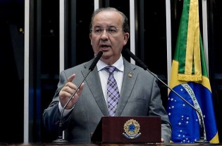Alheio ao retrocesso trazido pelo PT, Santa Catarina avança e governador institui a “Escola Sem Partido”