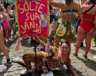 Mulher do ex-presidiário Lula é desmoralizada e vira 'meme' entre os foliões: "Solte a sua Janja"