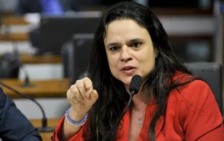 Estudantes de extrema esquerda fazem novo ataque covarde a Janaína
