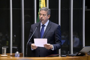 Para retomar o "poder", centrão avança em manobra silenciosa