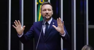 Irônico, deputado escancara polêmica dos móveis do Alvorada e cria novo apelido para Haddad (veja o vídeo)