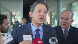 Acuado, 'Taxad’ desiste de acabar com a isenção sobre compras de até 50 dólares