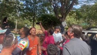 Como nos velhos tempos, Bolsonaro surge em parque de Brasília e deixa o povo em rebuliço (veja o vídeo)