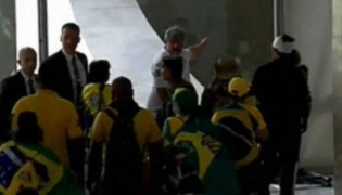 Censura avança, perseguição não cessa, mas eis que surge uma saída