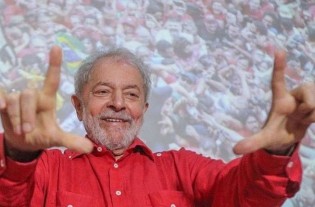 Influenciadora que "fez o L" se arrepende amargamente: "Eu era mais feliz com Bolsonaro" (veja o vídeo)