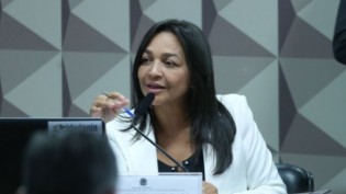 Em busca da "narrativa perdida", Eliziane pede algo inusitado na CPMI