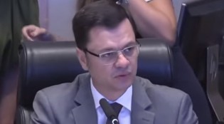 AO VIVO: Mais uma vez, Torres fica cara a cara com parlamentares (veja o vídeo)