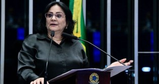 Damares faz a esquerda silenciar