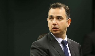 Pacheco se enche de coragem e ataca o STF