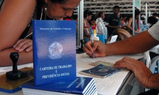 Empresa com centenas de funcionários faz corte brutal