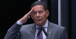 Às vésperas do 7 de setembro, General Mourão esclarece polêmica da "continência" (veja o vídeo)