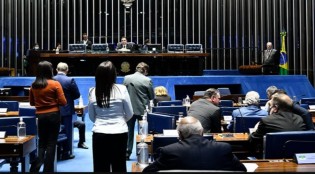 Inesperadamente, senador renuncia ao cargo (veja o vídeo)