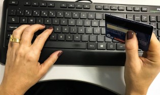 Cartão de crédito: Bancos versus Consumidores... para que lado a corda vai arrebentar? (veja o vídeo)