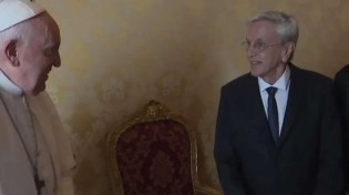 Caetano Veloso pede "socorro" ao Papa