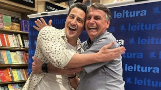 Juntos, Bolsonaro e Pavinatto aplicaram a mais dura lição na esquerda com apenas um gesto