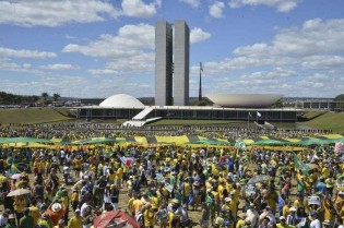 No dia 15 de novembro o Brasil vai viver novamente uma mega manifestação popular