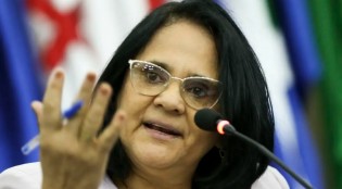 URGENTE: Damares é internada às pressas