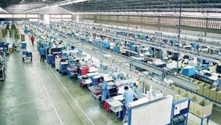 Empresa gigante fecha fábrica e promove demissões em massa