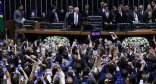 O maior confronto da história do Congresso! Lula chamado de "ladrão" para todo o Brasil ouvir (veja o vídeo)