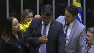 “Foi um tapa na cara dos brasileiros que defendem a vida e a liberdade”, desabafa deputado agredido pelo vice-presidente do PT (veja o vídeo)