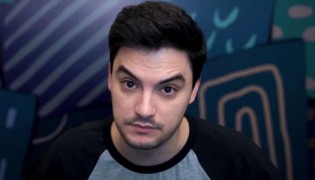 Felipe Neto promove demissões e ataca seus próprios fãs