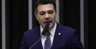 Marco Feliciano detona petista procurada pelo FBI e cobra indenização milionária