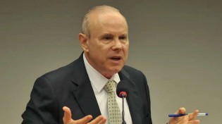 Mantega cria vergonha e desiste de ir para a Vale