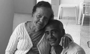 Morre a mãe de Romário