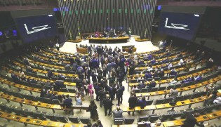 Um flagrante inacreditável dentro da Câmara dos Deputados (veja o vídeo)