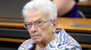 URGENTE: Deputada de 89 anos passa mal e é internada na UTI de hospital em Brasília