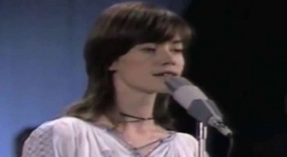 Morre renomada cantora internacional