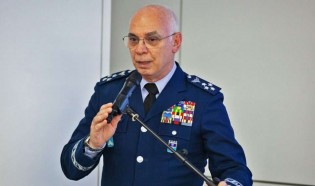 Gastança petista chega ao gabinete do comandante da aeronáutica