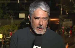 Bonner deixa a bancada do Jornal Nacional, anuncia o substituto