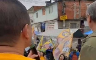 Candidato leva tiro durante discurso e acende alerta para manifestação de logo mais