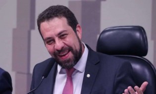 Boulos usa da maladragem, "dribla" a Justiça e consegue escapar de processo após seis anos