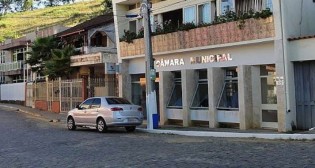 Vereador com cinco mandatos divulga número incorreto e perde reeleição