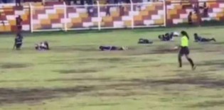 Jogador de futebol morre atingido por raio e cenas são fortes (veja o vídeo)