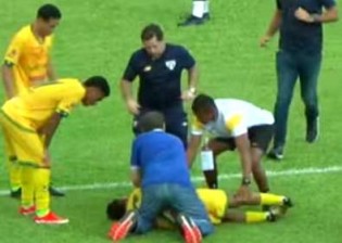 Jogador sofre convulsão dentro de campo na Copinha 2025 e jogo é interrompido