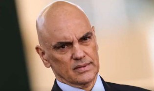Enquanto "mira" em Bolsonaro, Moraes aproveita para dar um "fim" em outro "inimigo"