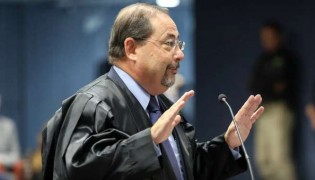PGR dá "tiro no pé" e defesa de Bolsonaro tira a primeira "carta na manga"