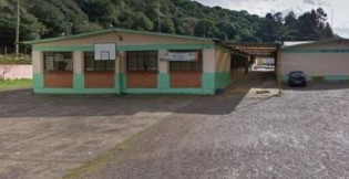 Professora é atacada a facadas por alunos em escola de Caxias do Sul