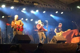 Vocalista de famosa banda de rock ataca bolsonaristas e a dura resposta do povo chega rápido