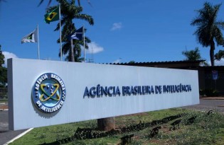 Diretor da Abin é intimado pela PF
