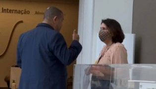 URGENTE: Oficial de Justiça "caça" Bolsonaro dentro do Hospital