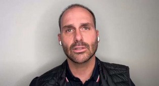 Eduardo Bolsonaro manda recado para auxiliares de Moraes