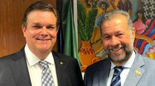 Substituto de Lupi já assume sob suspeita