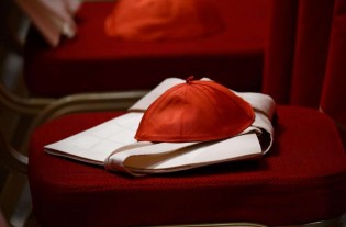 Começa o conclave