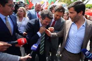 URGENTE: Candidato da direita em Portugal volta a se sentir mal e situação preocupa (veja o vídeo)