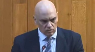 "Tem senador que treme quando se fala no nome de Alexandre de Moraes"